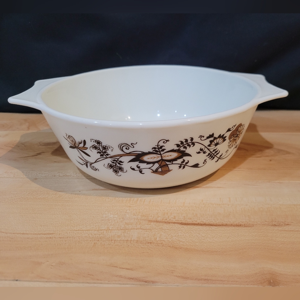 Vintage Pyrex Brown Floral Vine casserole dish